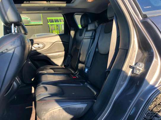 Jeep Cherokee trailhawk image 3