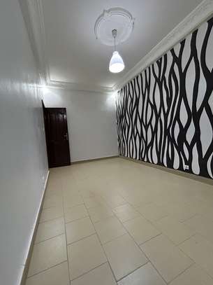 Appartement de type F4 - lumineux à louer à Zac Mbao image 1