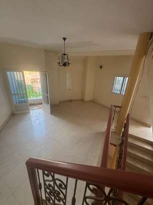 Villa R+1 à Louer à Ndayane image 10