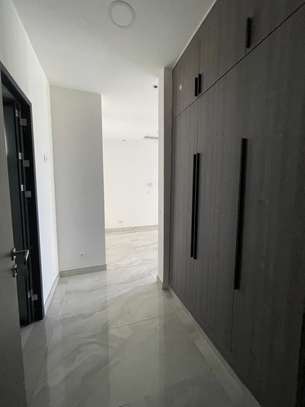 F4 neuf à louer au plateau image 8