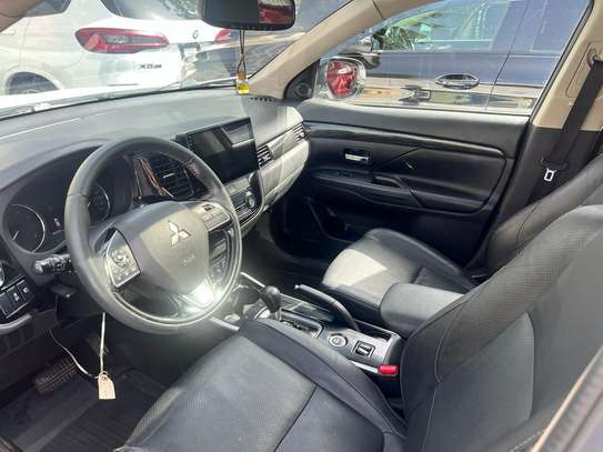 MITSUBISHI OUTLANDER 2018 image 8