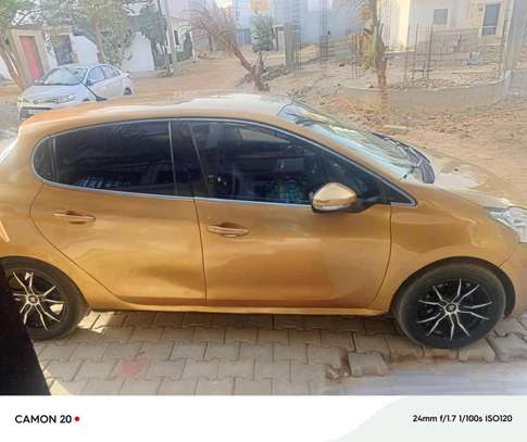 Peugeot 208 image 2