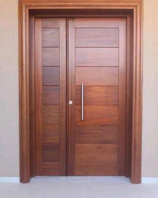 Porte bois rouge massif image 3