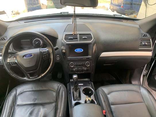 Ford Explorer xlt image 6