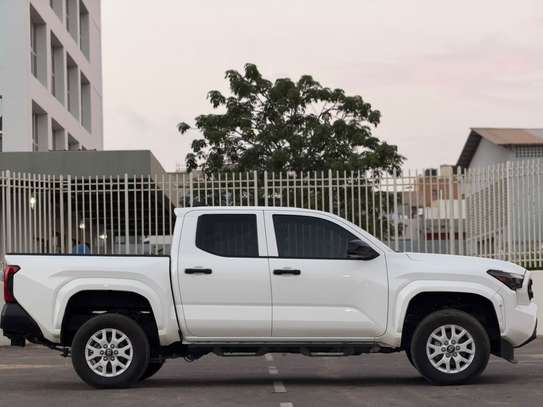 Toyota Tacoma SR  2024 image 5