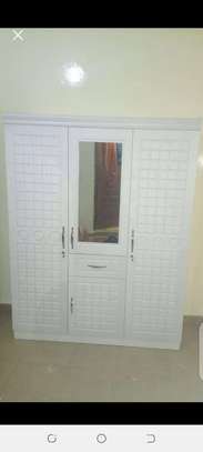 Armoire 3 Banttants blanche avec miroir image 1
