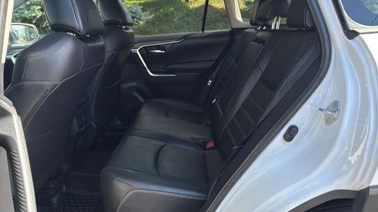 TOYOTA RAV4 image 11