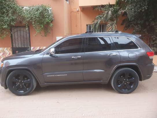 Jeep grand cherokee overland image 2