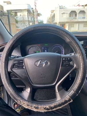 Hyundai Sonata Année 2016 Version Corée image 2