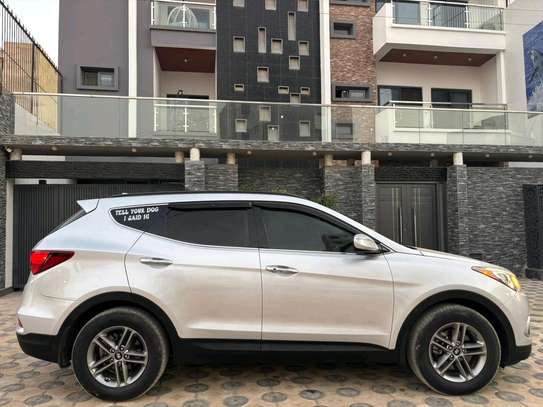 Hyundai Santafe 2018 image 2