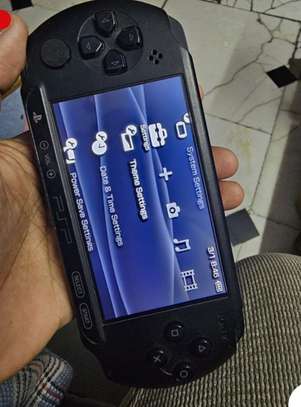 Psp slim plus 20 jeux image 3