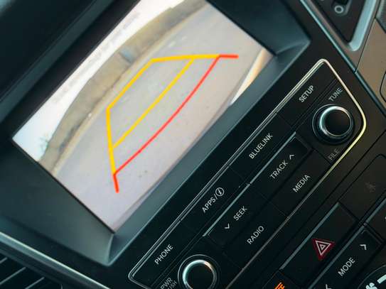 Hyundai Santa Fe 2018 image 9