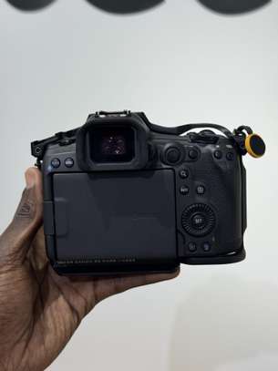 Canon EOS R5 Mark II Avec Cage + Station de charge image 7