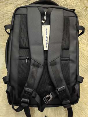 Sac à dos imperméable noir robuste et ajustable image 6