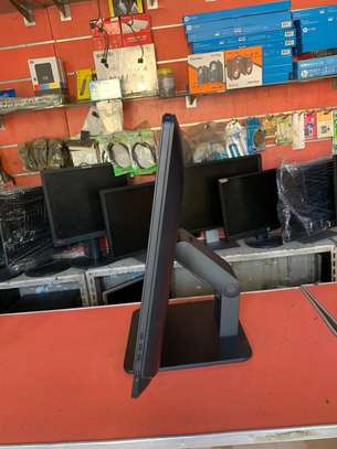 Dell Wyse 5470 ALL IN ONE.24 POUCES FHD image 6