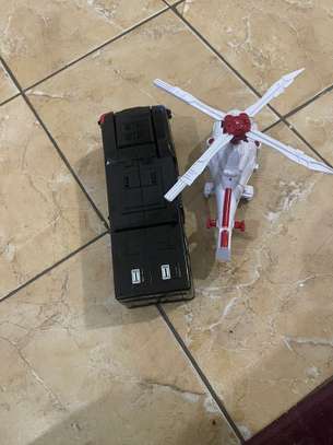 Lot jouets hélicoptère et véhicules robustes enfant image 2