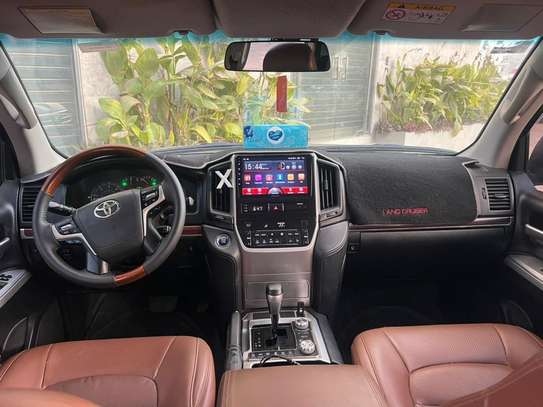 TOYOTA LAND CRUISER image 4