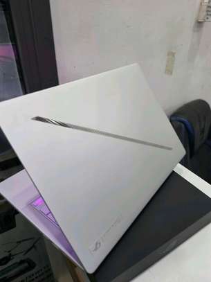 ASUS ROG ZEPHYRUS G14 GA403 image 2