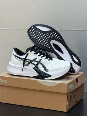 CHAUSSURES POUR HOMME ET FEMMES image 13