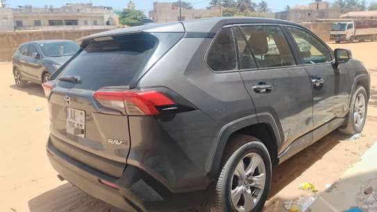 Toyota RAV4 année 2021 image 5