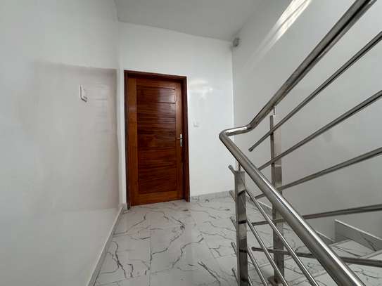 Appartement neuf 3 chambres salon Ouakam Extension à louer image 11