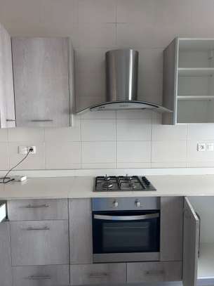 À VENDRE : Cuisine équipée, presque neuve image 4
