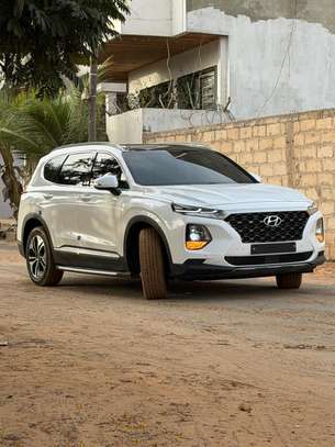 Hyundai Santa Fe SUV blanc spacieux et performant image 3