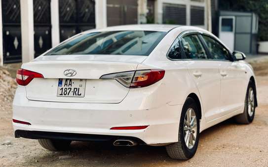 Hyundai sonata image 4