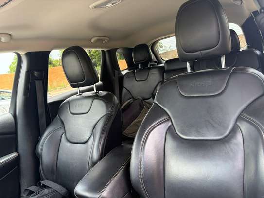 À vendre Jeep Cherokee image 7