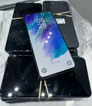 Samsung Galaxie S21 FE image 2