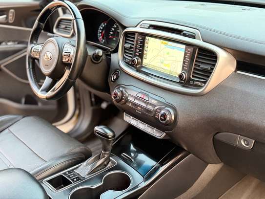 Kia Sorento SX image 11