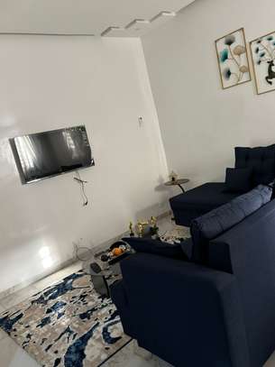 Joli studio meublé neuf mamelle cité Cheikh Amar 1er étage image 4