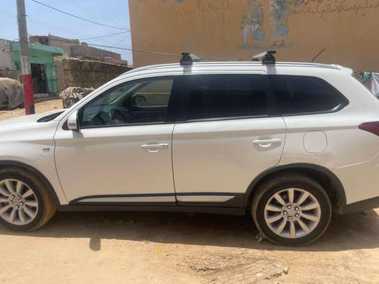 Mitsubishi outlander 2016 v6 awd 7 places image 3
