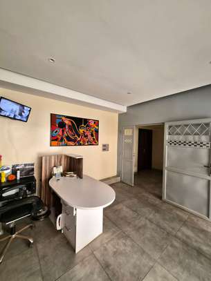 Appartement moderne de 2 chambres et salon à sacré cœur image 12