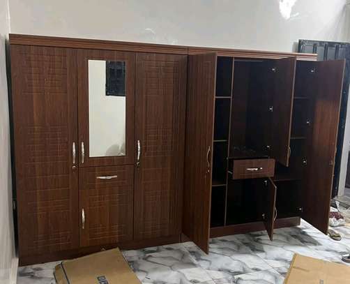 Armoire marron blanc et gris image 12