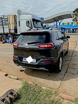 Jeep Cherokee image 3