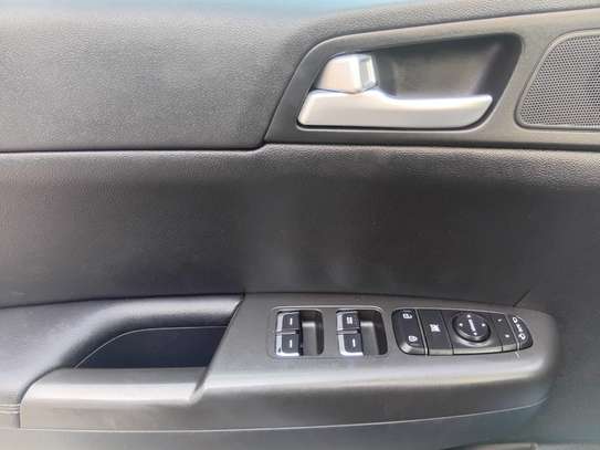 Kia Sportage EX image 11