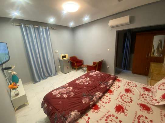 Chambre sdb avec spot lumineux meublee image 6