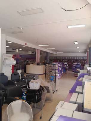 Magnifique local commercial de 300 m² image 5