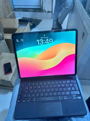iPad Pro 2021 12,9 avec clavier 256GB image 2