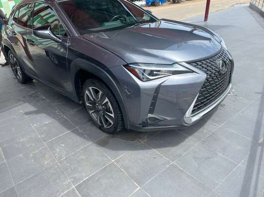 Lexus ux 200 image 6