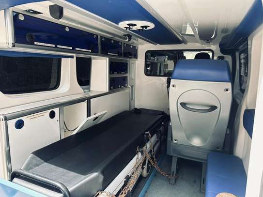 Opel ambulance 2016 image 6