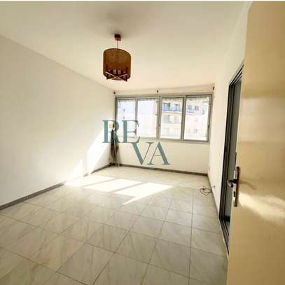 A VENDRE: f4 de 100 m² à Ngor Virage image 3