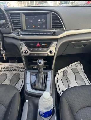 Hyundai Elantra 2017 image 4