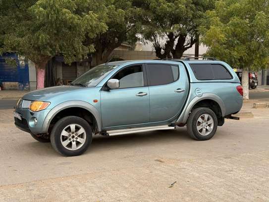 Mitsubishi l200 image 2