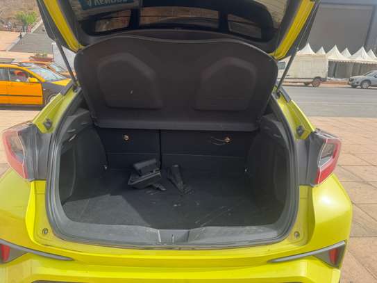 Toyota C-HR SUV Compact vert Fluo Vif Maniable image 8