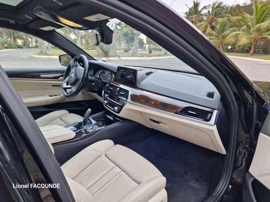 BMW 540i Xdrive image 9