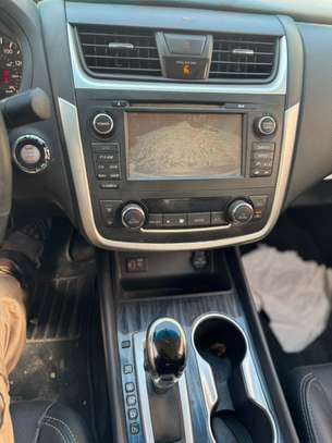 Nissan Altima image 2