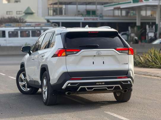 TOYOTA RAV4 2021 image 3
