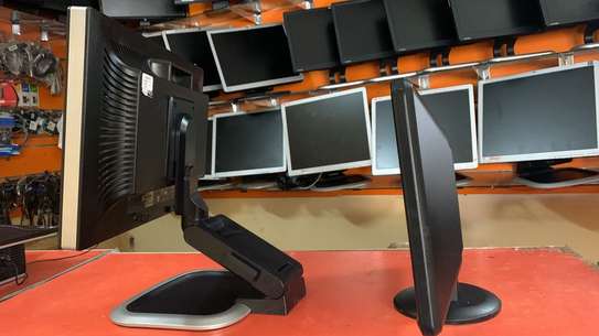ECRAN 19 POUCES ,20",22", 24 DELL ou HP image 2